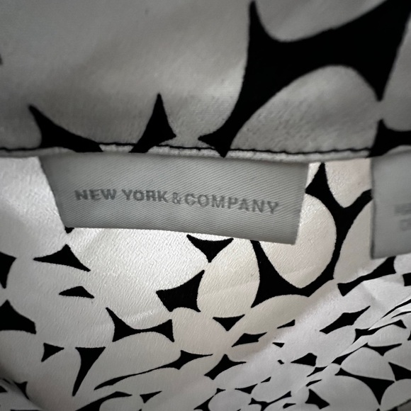 White and Black Top Size Large
Excellent condition. - Picture 7 of 7